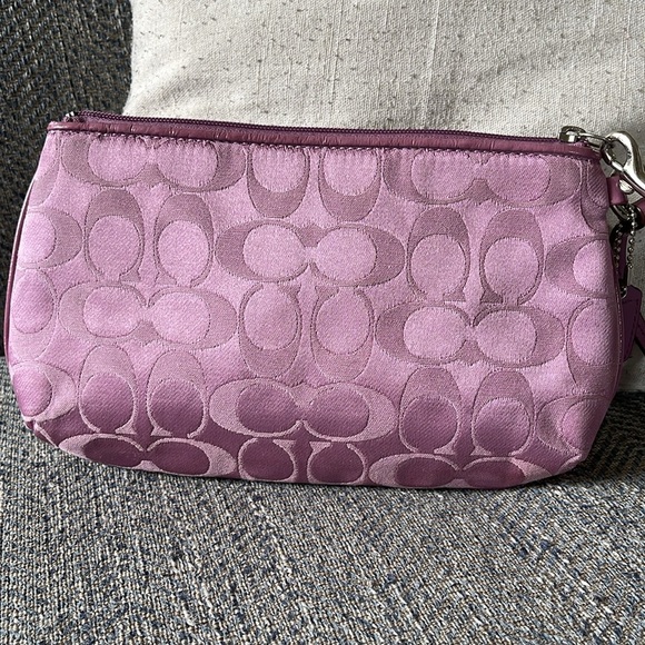 Coach Light Purple Canvas C Signature Patent Leather Trim Wristlet Wallet - Picture 3 of 16